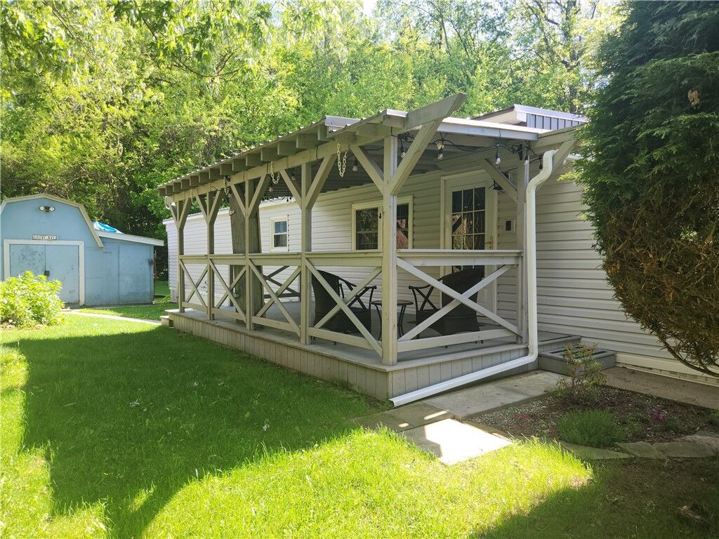 Property Photo: 208 York Cirle PA 15012