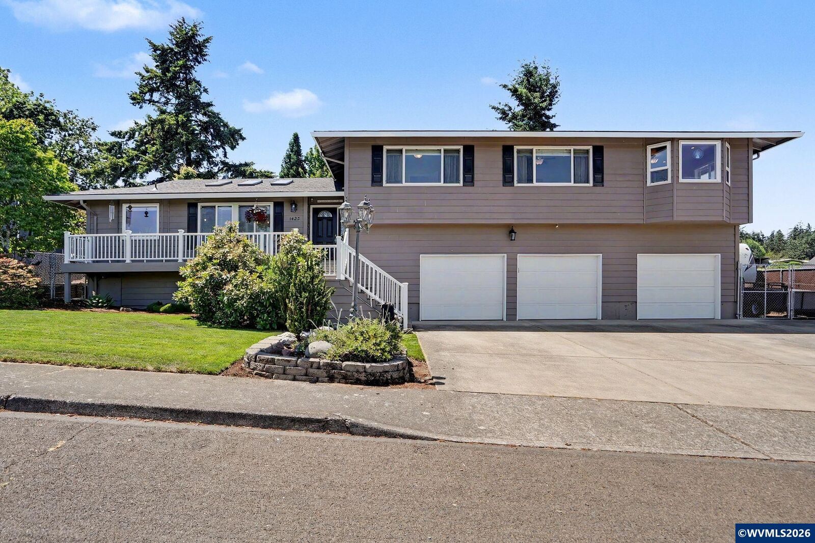 Property Photo:  1423 35th Av NW  OR 97304 