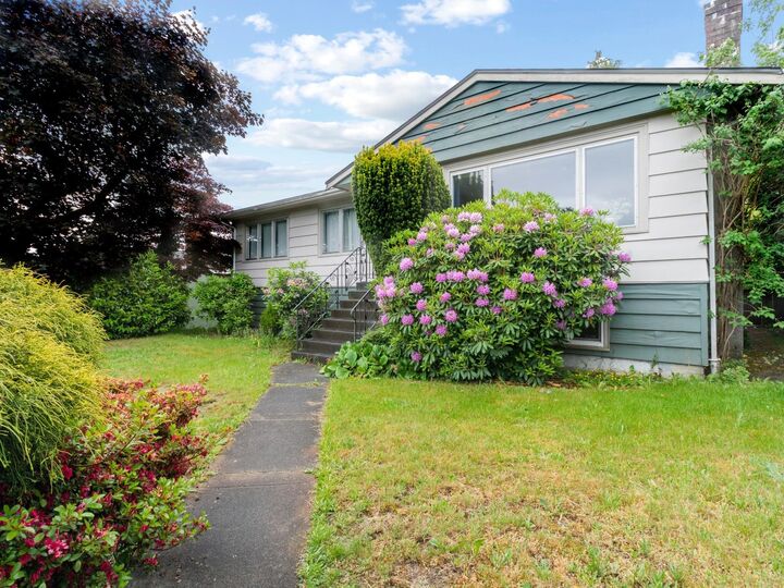Property Photo: 4156 Castlewood Crescent BC V5G 2M2