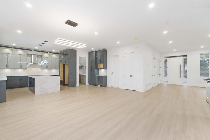 Property Photo: 35656 Canterbury Avenue BC V3G 1G2
