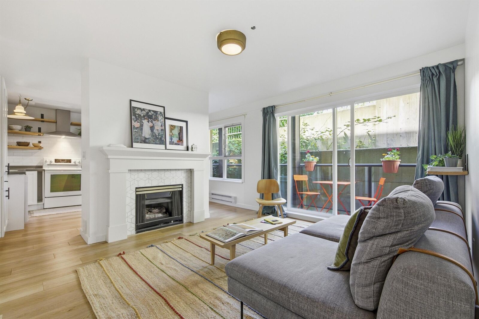Property Photo: 33165 2nd Avenue 205 BC V2V 6T8