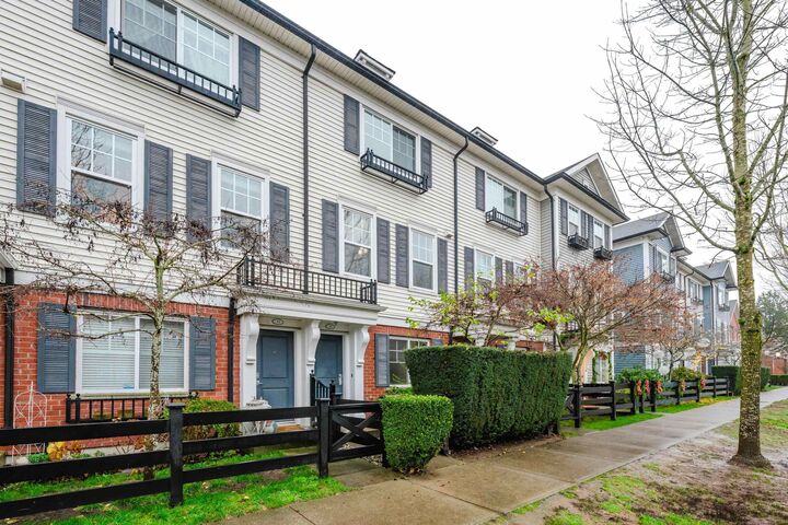 18983 72A Avenue 38 — photo 1