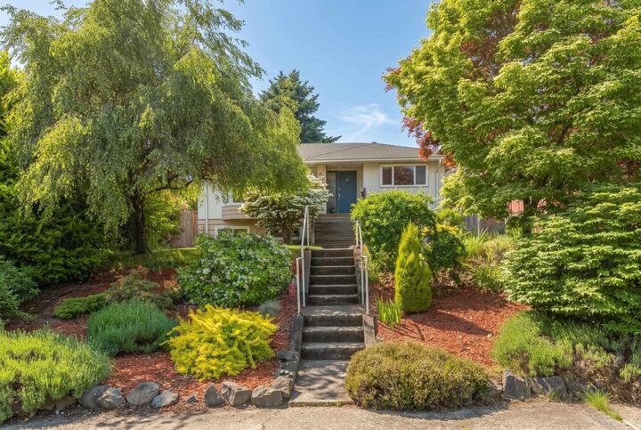 Property Photo: 513 Garrett Street BC V3L 3S5