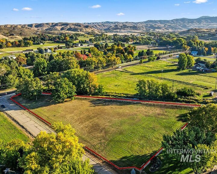 Property Photo:  2788 N Rocket Bar Road  ID 83616 