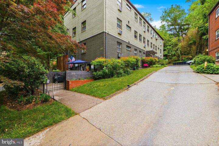 Property Photo: 4595 Macarthur Boulevard NW 4 DC 20007