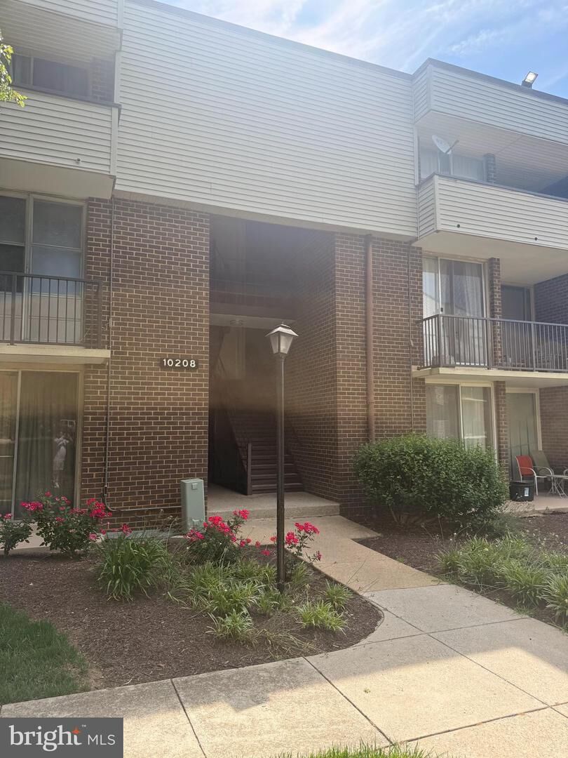 Property Photo:  10208 Prince Place 5-T5  MD 20774 
