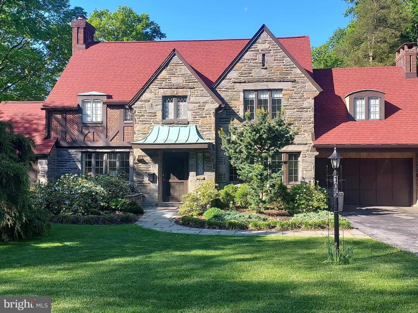 Property Photo:  105 Stratford Road  PA 19086 
