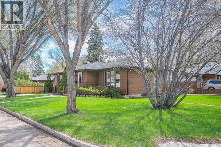 Property Photo:  444 Q Avenue N  SK S7L 2Y1 