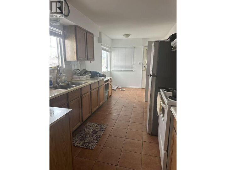 Property Photo: 1380 East 54th Avenue BC V5X 1M4