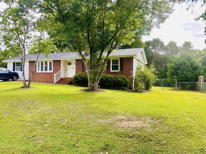 Property Photo:  213 Hilltop Drive  GA 31069 