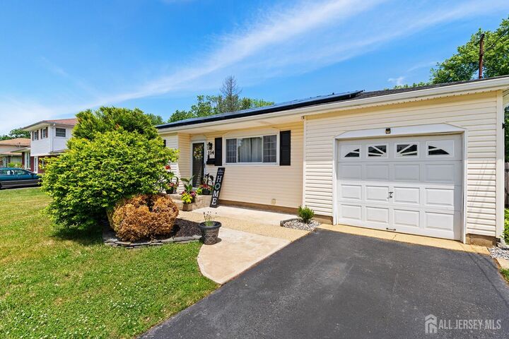 Property Photo:  114 Wynnewood Court  NJ 07728 