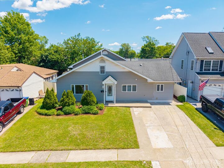 Property Photo:  24 Winthrop Road  NJ 08817 