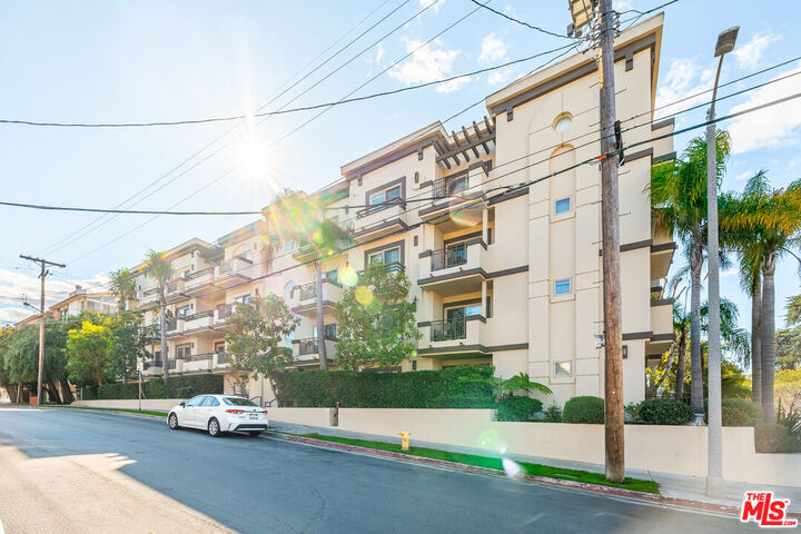Property Photo:  951 Granville Ave  CA 90049 