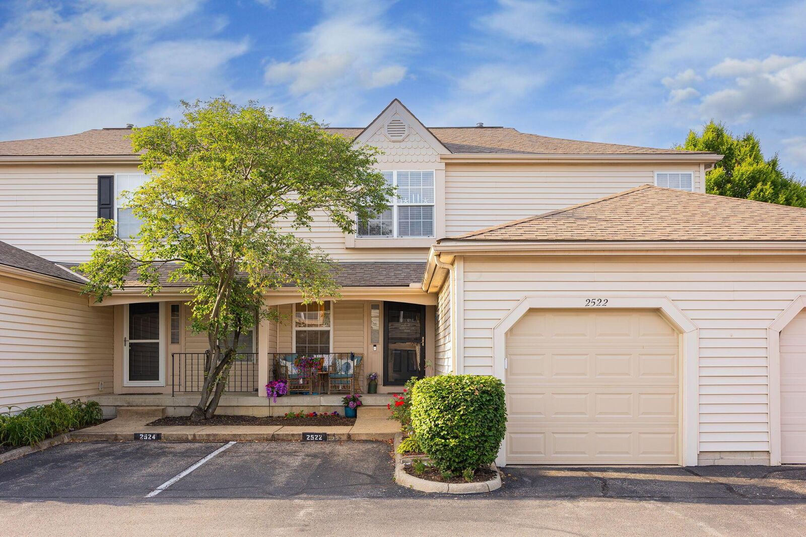 Property Photo:  2522 Dahlia Way  OH 43235 