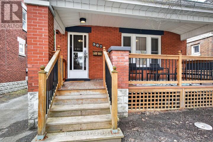 Property Photo: 567 Rosedale Street ON N6B 2C7