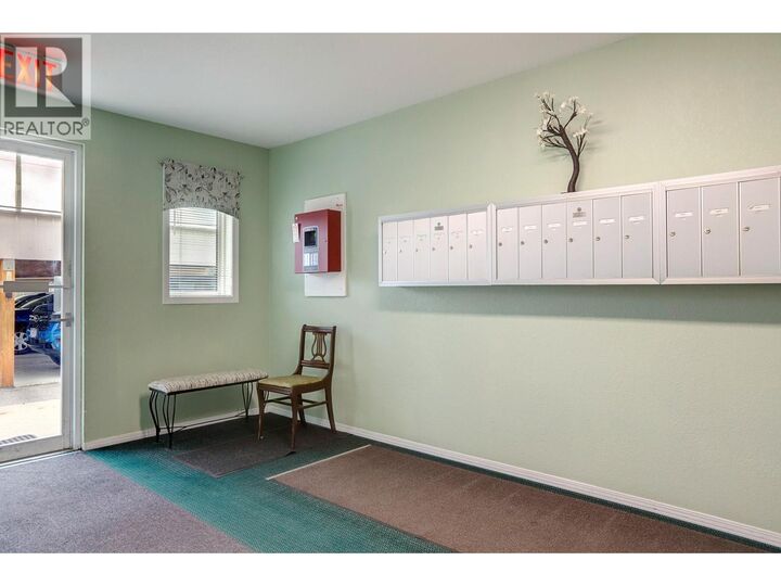 Property Photo: 211 Kildonan Avenue 212 BC V0E 1V2