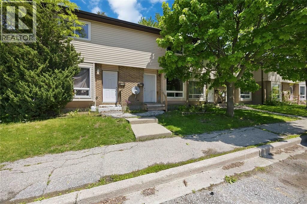 Property Photo: 42 Hampton Avenue 301 ON N7S 4Z2