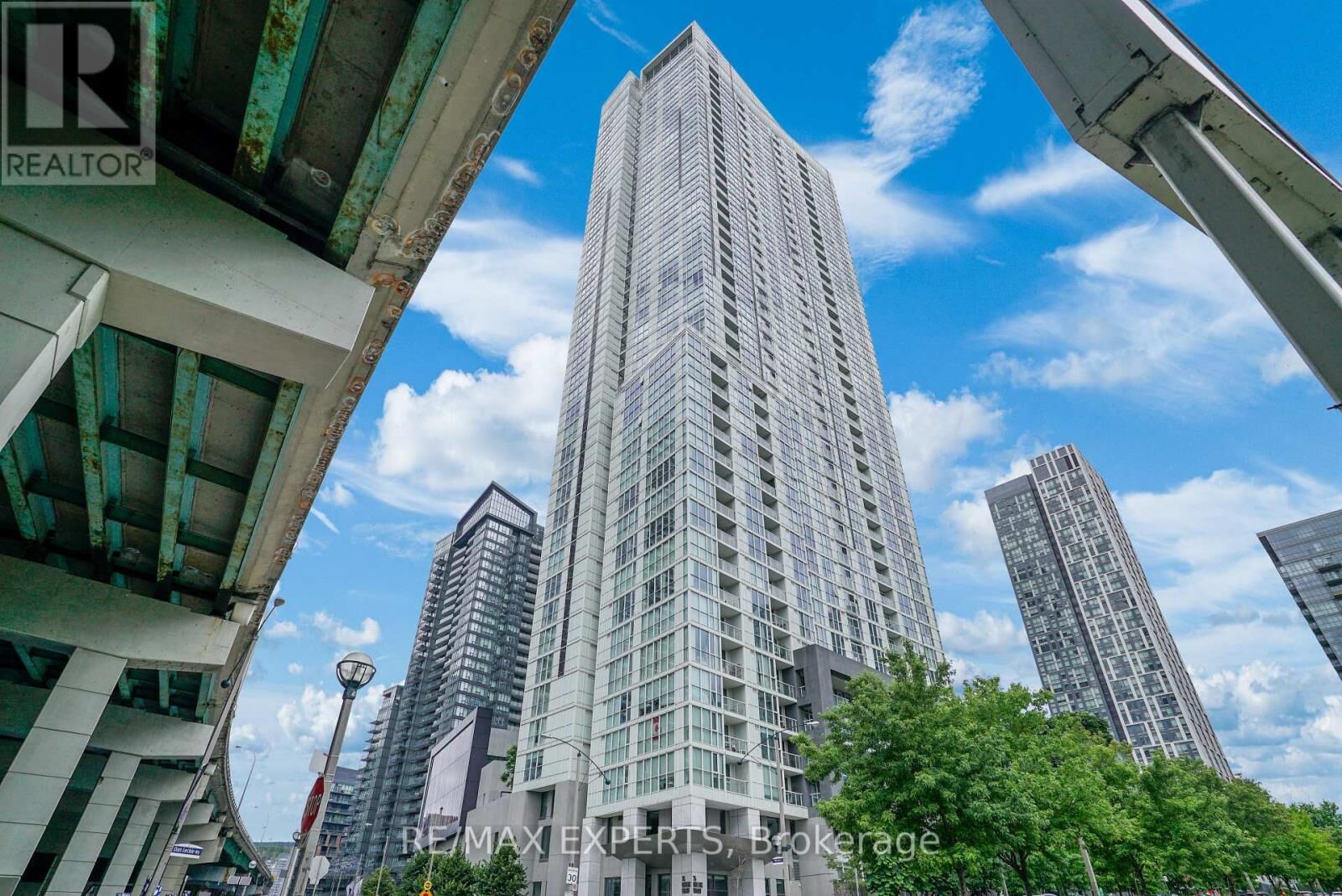 Property Photo: 75 Queens Wharf Road 2610 ON M5V 0J8