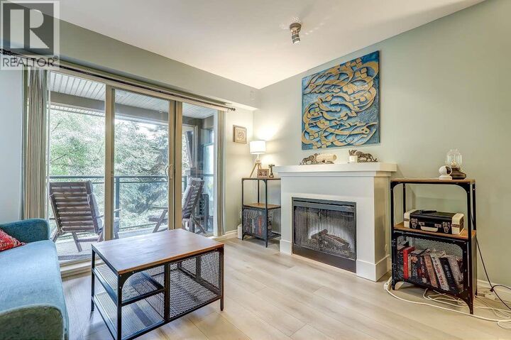 Property Photo:  1633 Mackay Avenue 301  BC V7P 0A2 