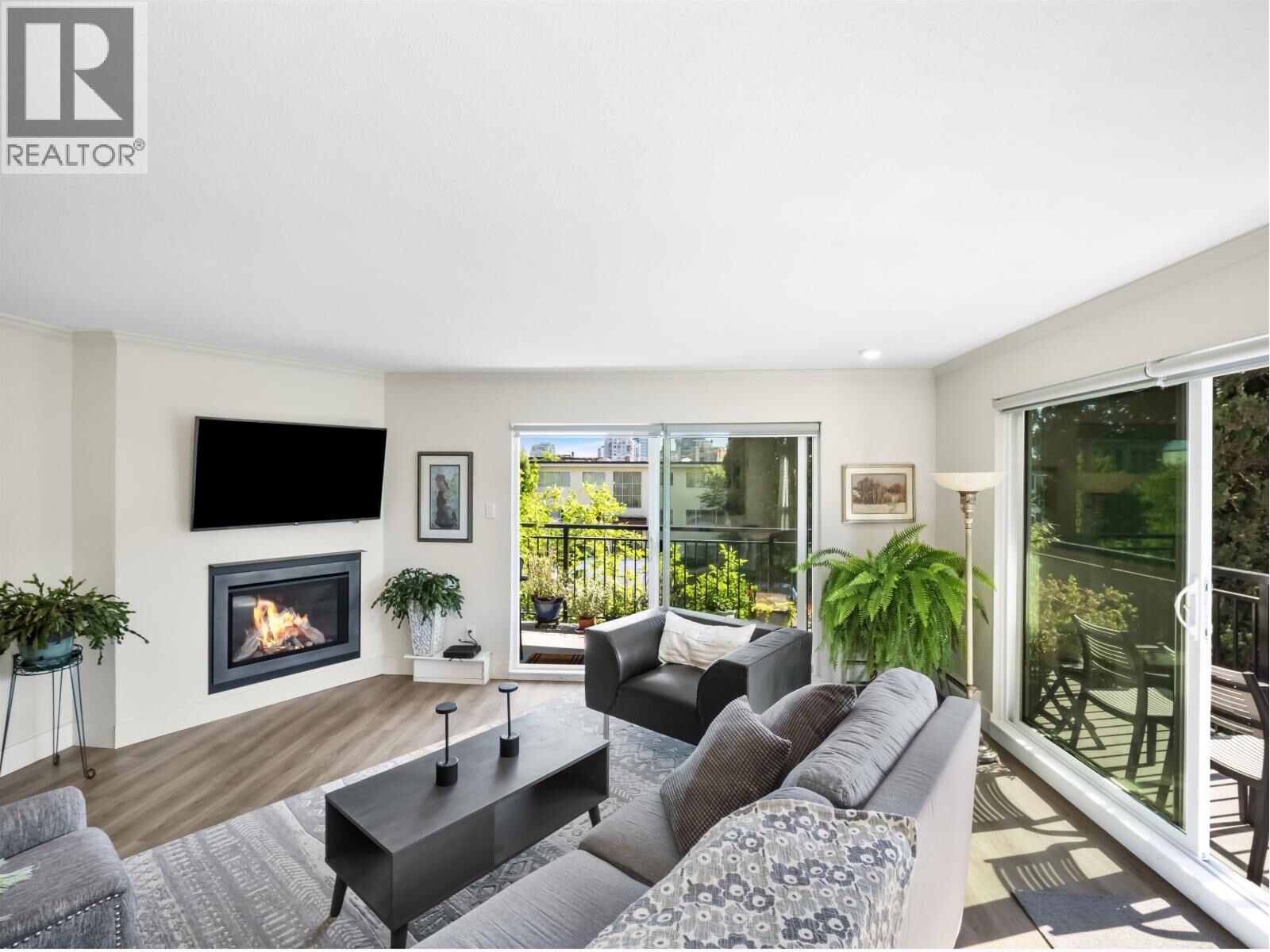 Property Photo:  134 West 20th Street 202  BC V7M 1Y4 