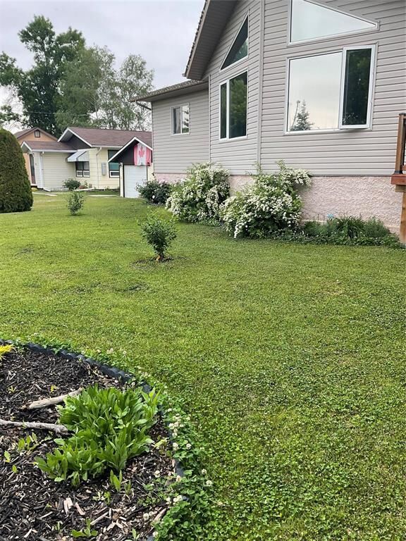 Property Photo: 123 Sixth Avenue MB R0C 1B0