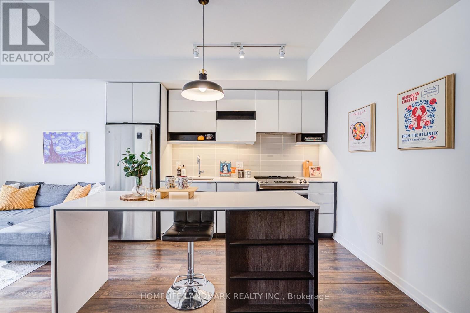 Property Photo:  4065 Confederation Parkway 3901  ON L5B 0L4 