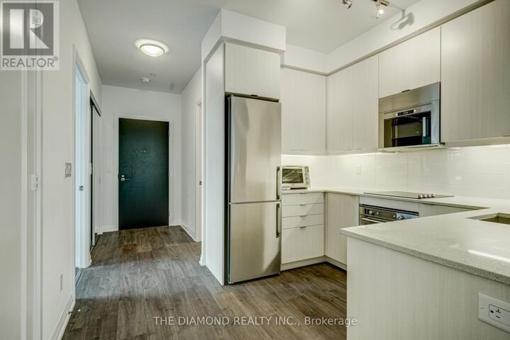 Property Photo: 101 Erskine Avenue 321 ON M4P 0C5