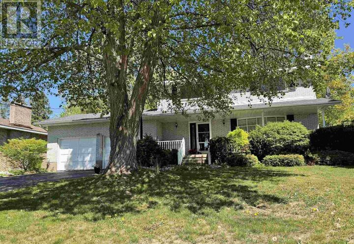 Property Photo: 4 Silver Birch Dr ON P6A 5S1