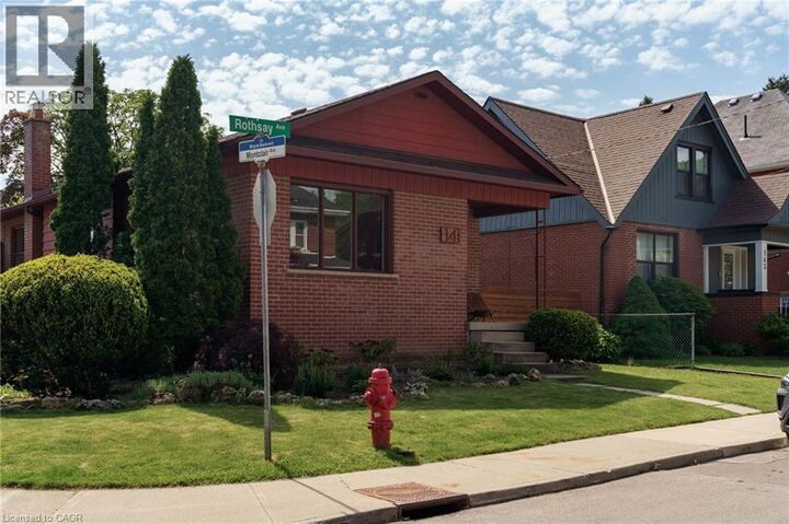 Photo de la propriété: 141 Rothsay Avenue ON L8M 3G5