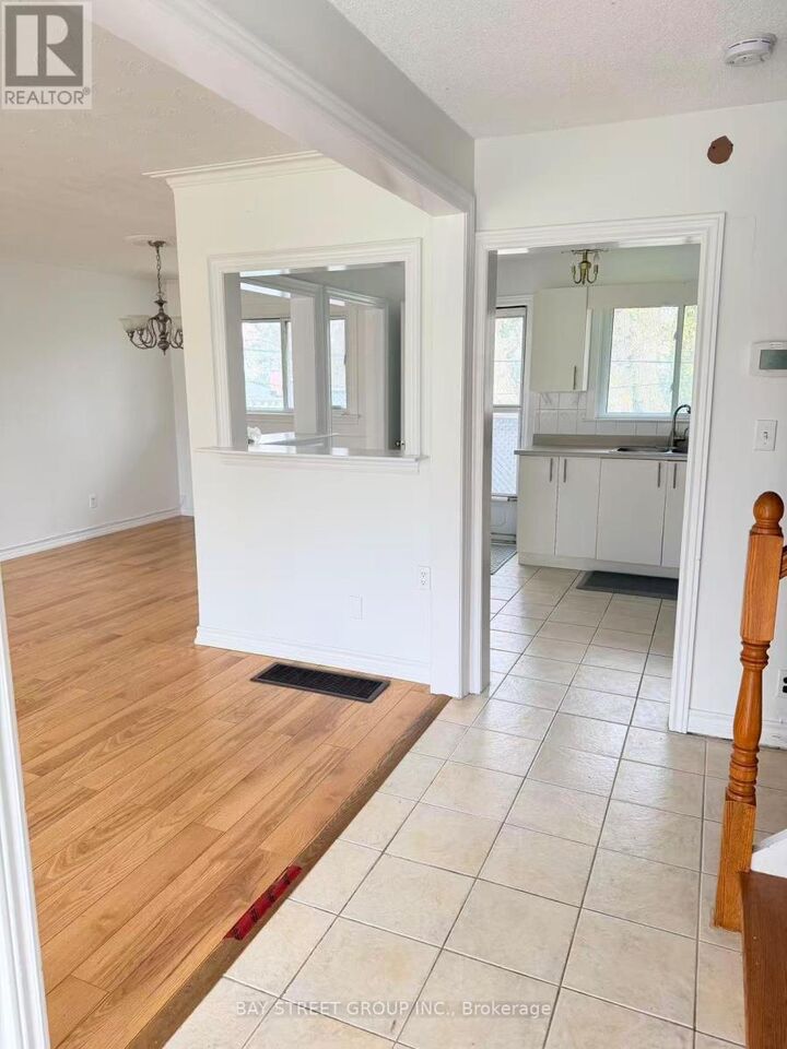 Property Photo:  395 Loretta Crescent  ON L4A 7G3 