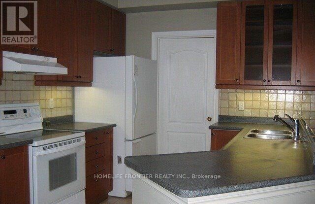 Property Photo: 3351 Cawthra Road 402 ON L5A 4N5