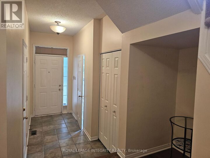Property Photo: 211 Station Boulevard 2 ON K1G 6P1
