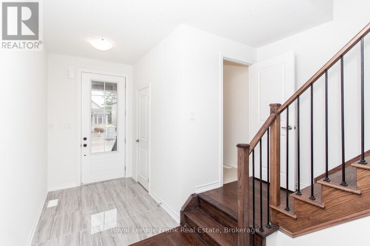 Property Photo: 5 Hennessey Crescent ON K9V 0P3