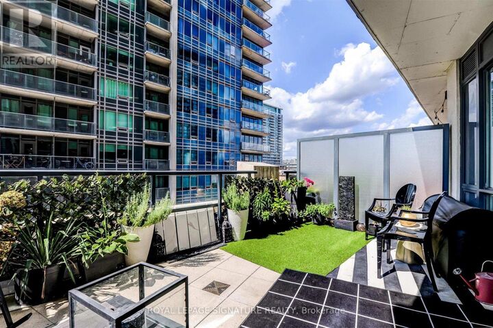 Property Photo: 51 East Liberty Street 517 ON M6K 3P8