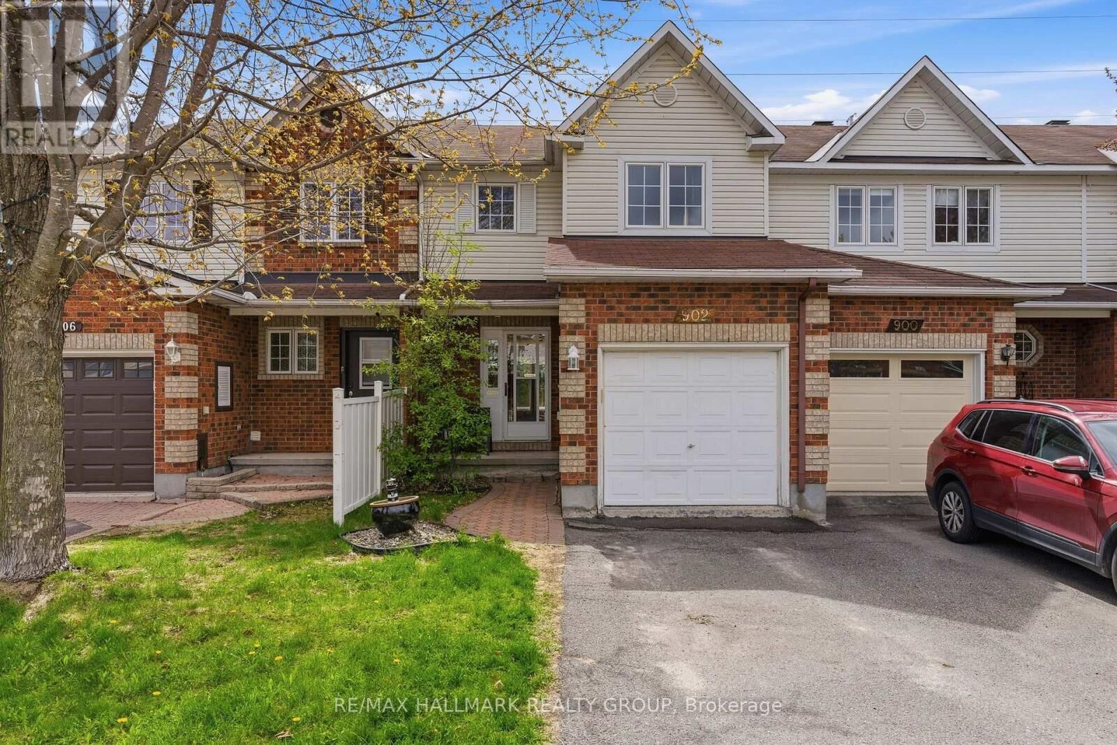 Property Photo:  902 Paradise Crescent  ON K4A 3S5 