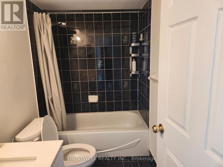 Property Photo: 28 Empress Avenue 1015 ON M2N 6Z7