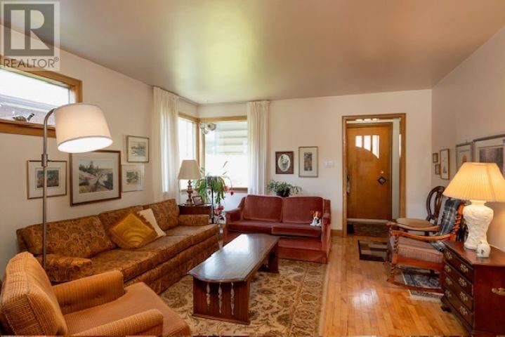 Property Photo:  834 Syndicate Ave N  ON P7C 3X5 