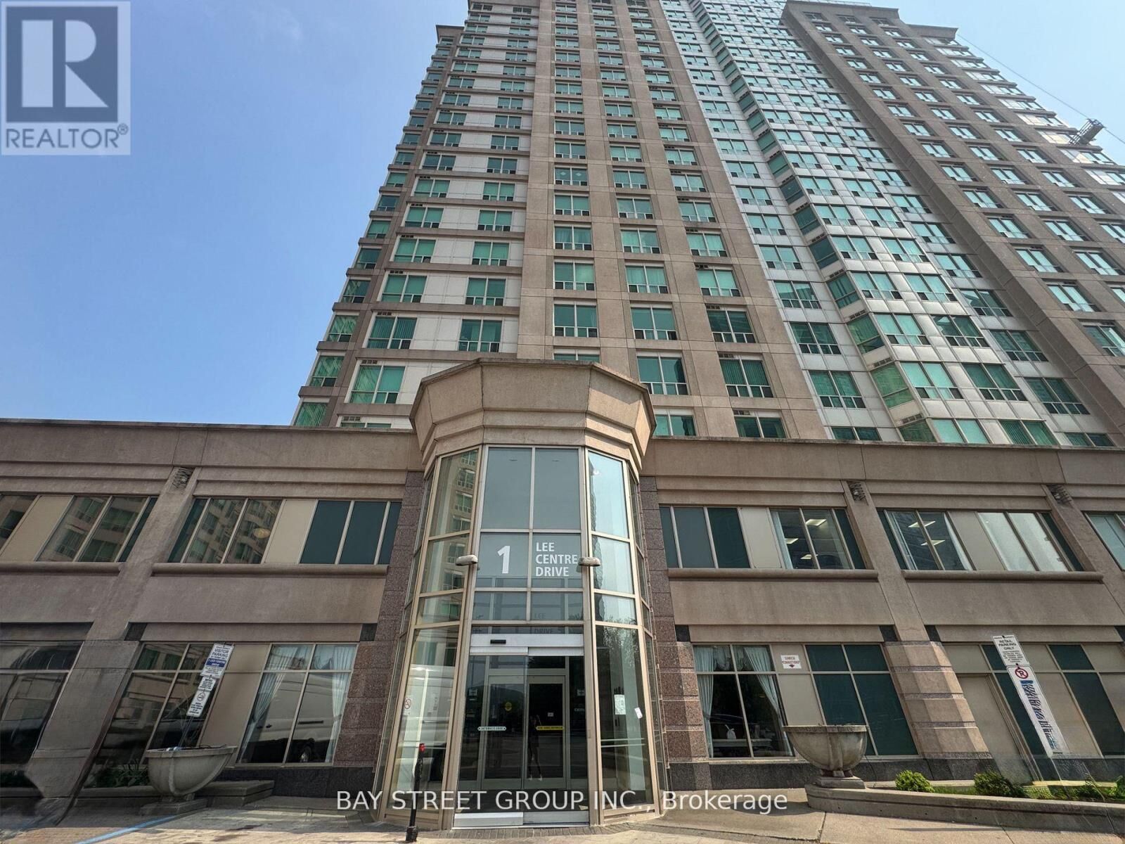 Property Photo: 1 Lee Centre Drive Ph206 ON M1H 3J2