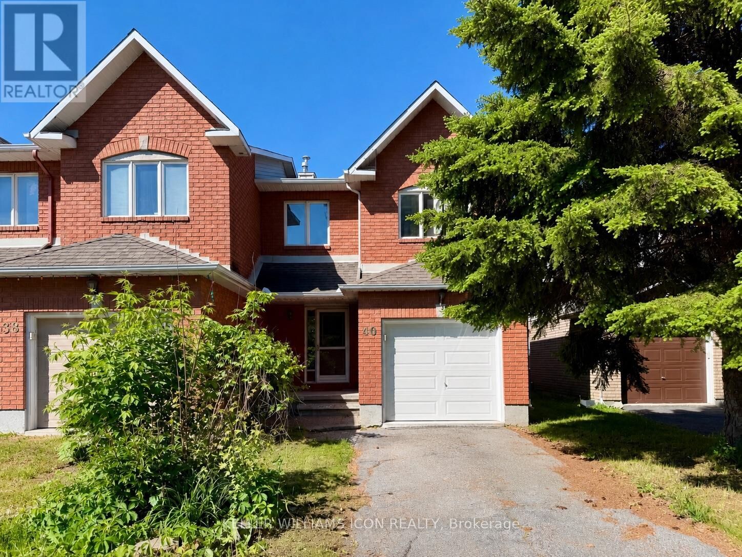 Property Photo: 40 Thornbury Crescent ON K2G 6C5