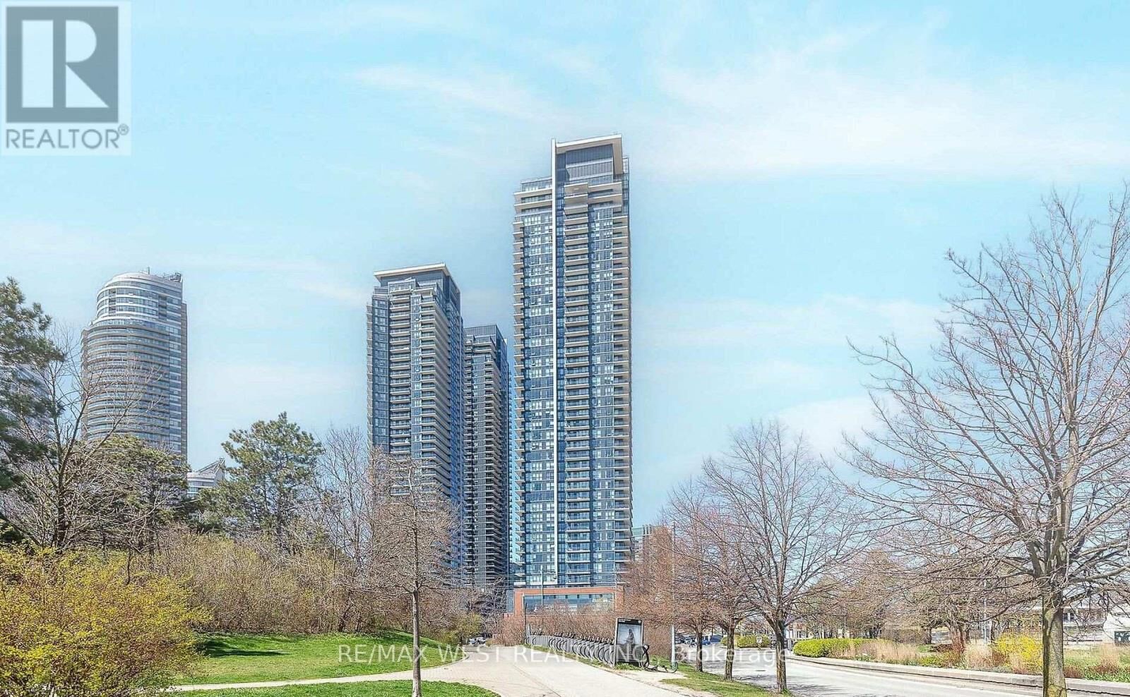 Property Photo: 2200 Lakeshore Boulevard 611 ON M8V 1A4
