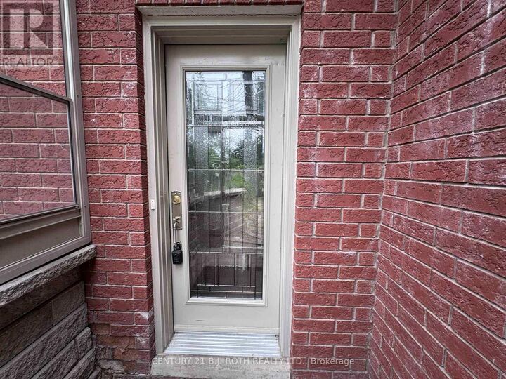 Property Photo:  22 Mapleton Avenue Lower  ON L4N 7M2 