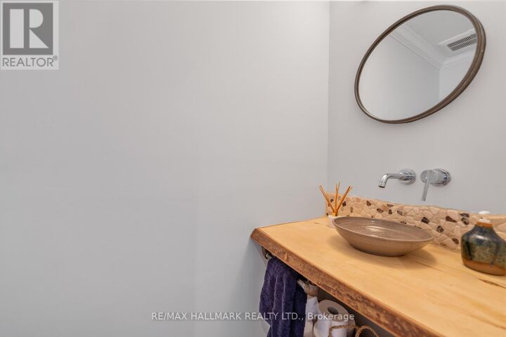 Property Photo: 146 Roslin Avenue ON M4N 1Z4