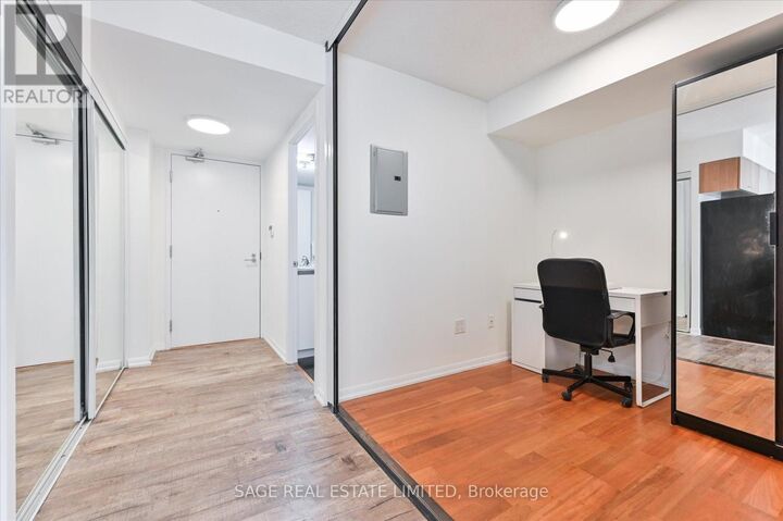 Property Photo: 38 Grenville Street 902 ON M4Y 1A5