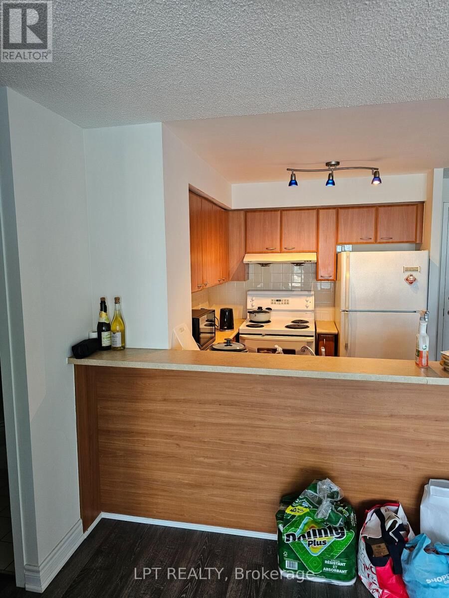 Property Photo:  38 Lee Centre Drive 2107  ON M1H 3J7 