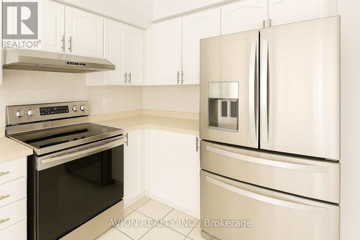 Property Photo:  2549 Strathmore Crescent  ON L5M 5L1 