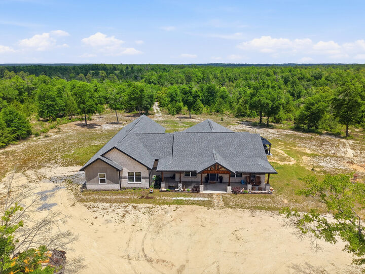 Property Photo: 5450 Highway 393 FL 32539