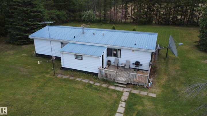 Property Photo: 53024A RR 84 AB T0E 2M0