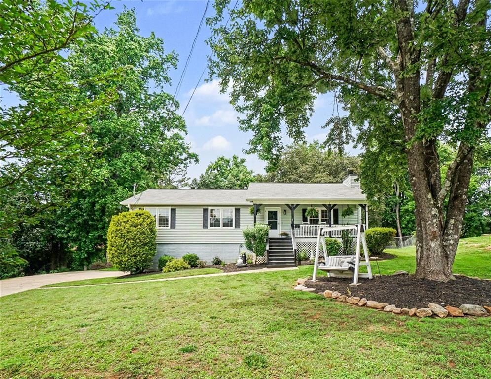 Property Photo:  404 Hill Crest Court  GA 30188 