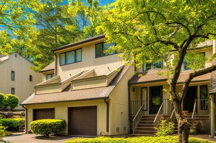 Property Photo:  7 Newcastle Ct  NJ 07046 
