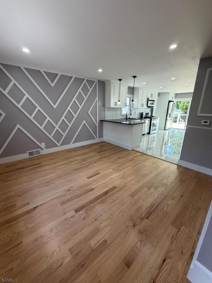 Property Photo:  910 Roanoke Ave  NJ 07205 